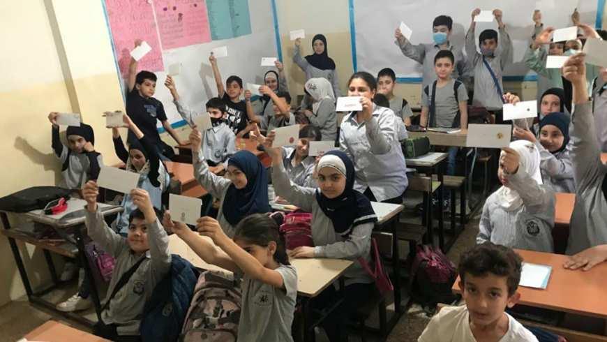 Entrega de las cartas enviadas por estudiantes de México